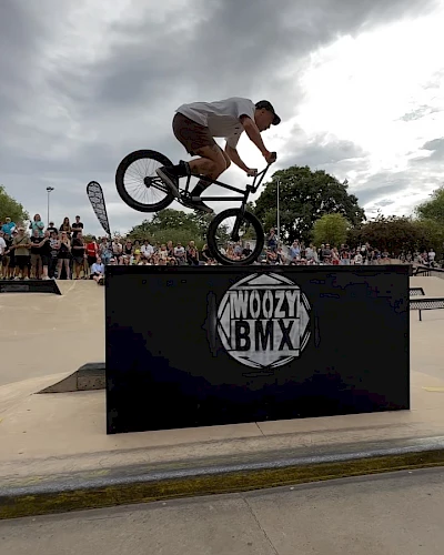@fabian_bader @gianovacca & @young_carlild with some crazy moves last weekend! good times 🙌 @northbrigade 📹 @woozybmx #bmx